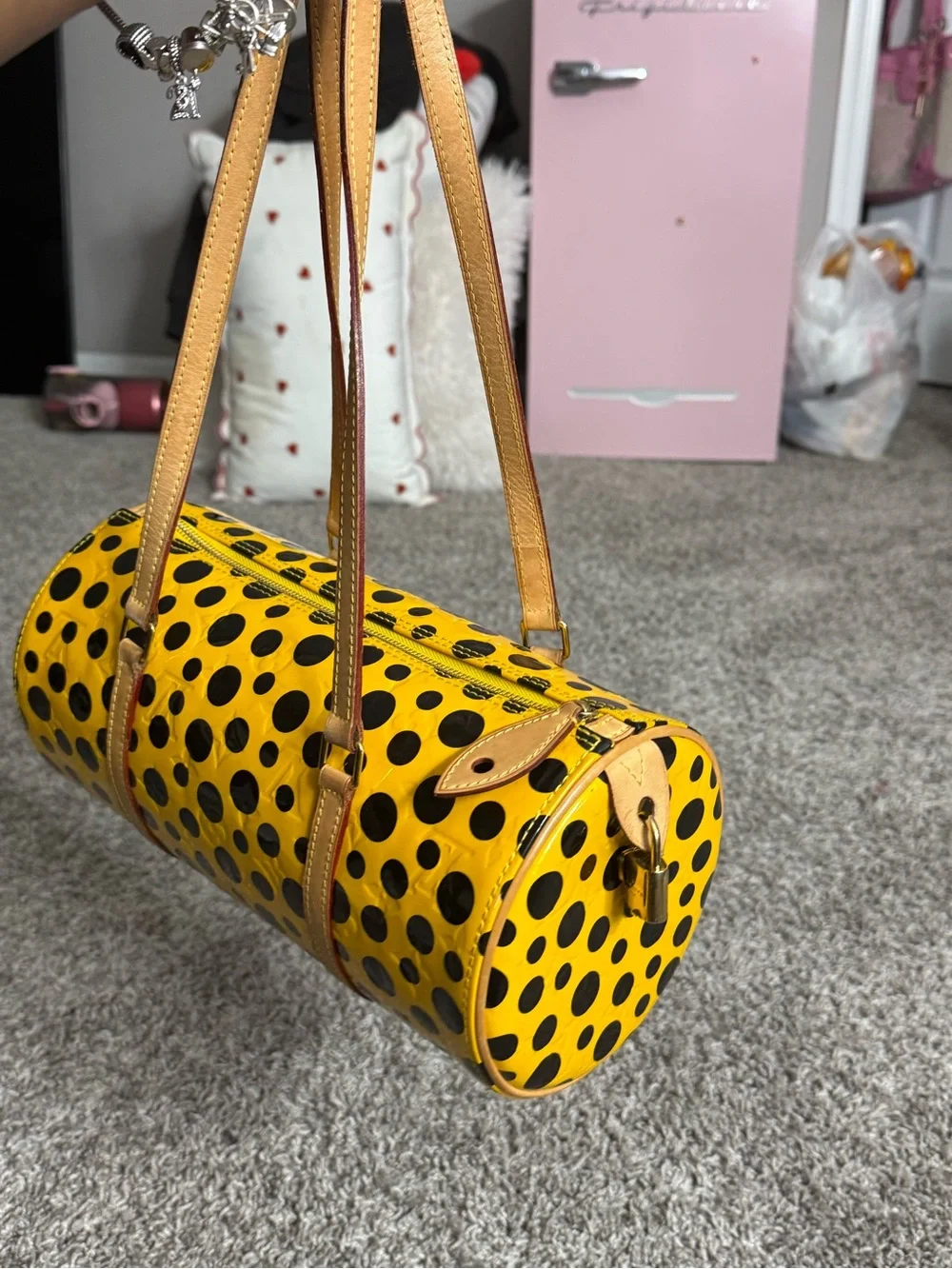 Louis Vuitton × Yayoi Kusama
2012 Papillon Infinity Dots shoulder bag. - Picture 4 of 8